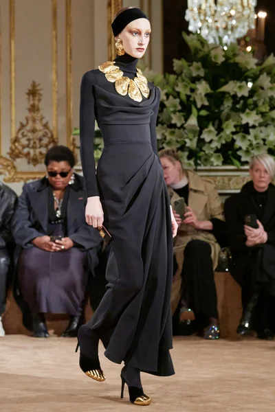 Look 16